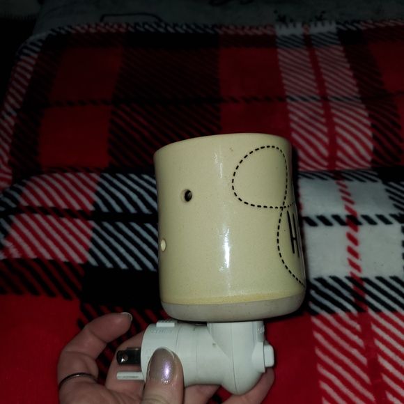 Happy Bee Night Light - Picture 2 of 5